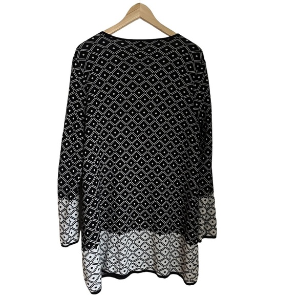 Easywear By Chico's Open Front Cardigan with Geometric Pattern in Black & White - Picture 10 of 11